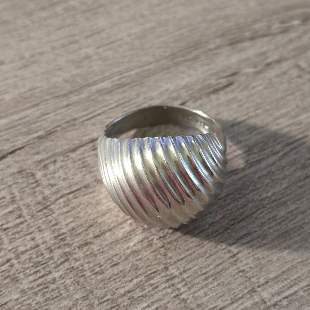Uncas Manufacturing Company Vintage 925 SS Fluted Dome Design Ring